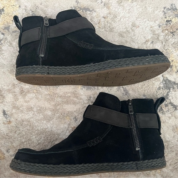 UGG Australia Sloane Ankle Booties Black Suede - Picture 4 of 9